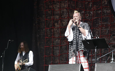 PUBLIC IMAGE LTD.: Вокалист Sex Pistols анонсировал новый альбом и тур в память о покойной жене