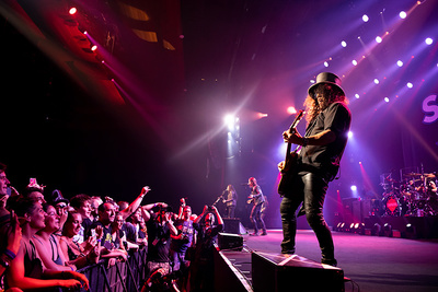 SLASH: Гитарист Guns N’ Roses выпустил второй совместный сингл с  Myles Kennedy and The Conspirators