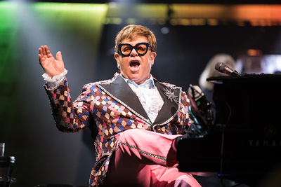 Elton JOHN: Элтон Джон и Олли Александр среди дуэтом хит Pet Shop Boys