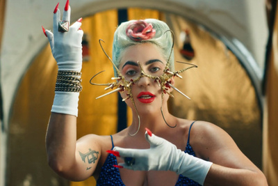 LADY GAGA: Леди Гага ведет переговоры о съемках в сиквеле "Джокера". Она сыграет Харли Квинн