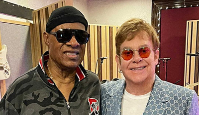 Elton JOHN: Поп-легенды Элтон Джон и Стиви Уандер выпустили совместный трек. Это самый удачный дуэт двух музыкантов за 50 лет дружбы