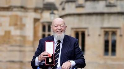 GLASTONBURY FESTIVAL: 88-летний основатель фестиваля Glastonbury Майкл Ивис удостоен рыцарского звания