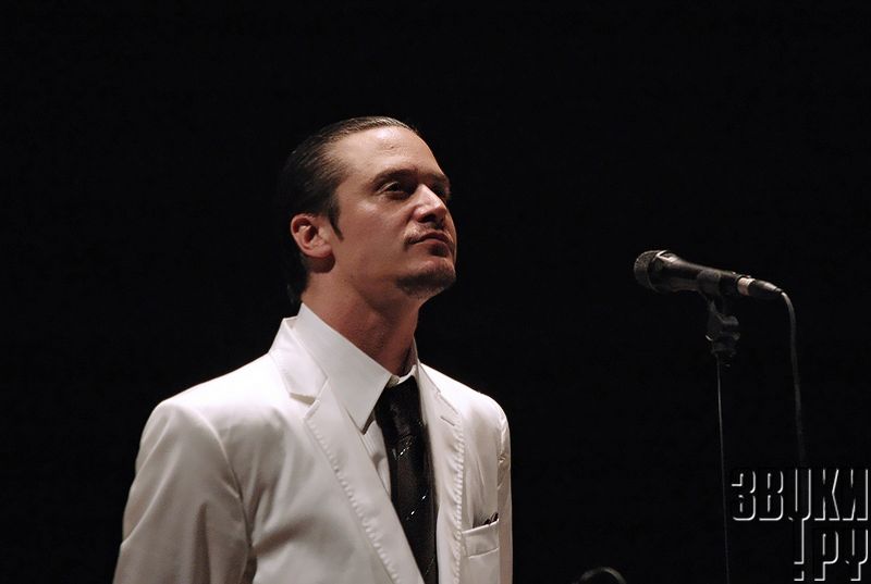 Mike Patton performing at Mondo Cane