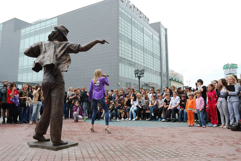 Памятник Майклу Джексону в Екатеринбурге