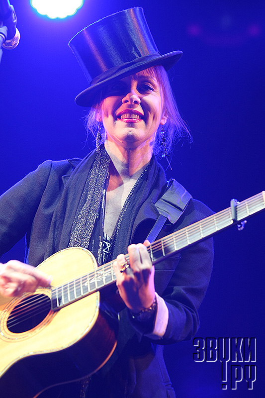 Suzanne VEGA