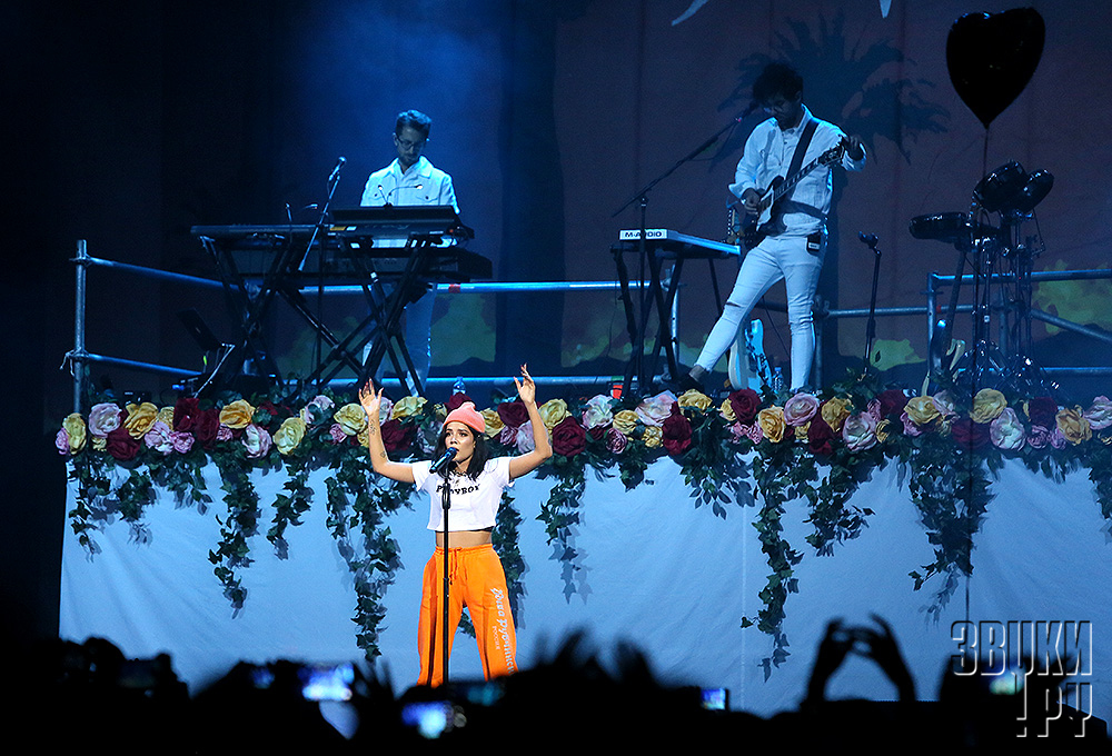 Halsey in Stadium (Moscow)