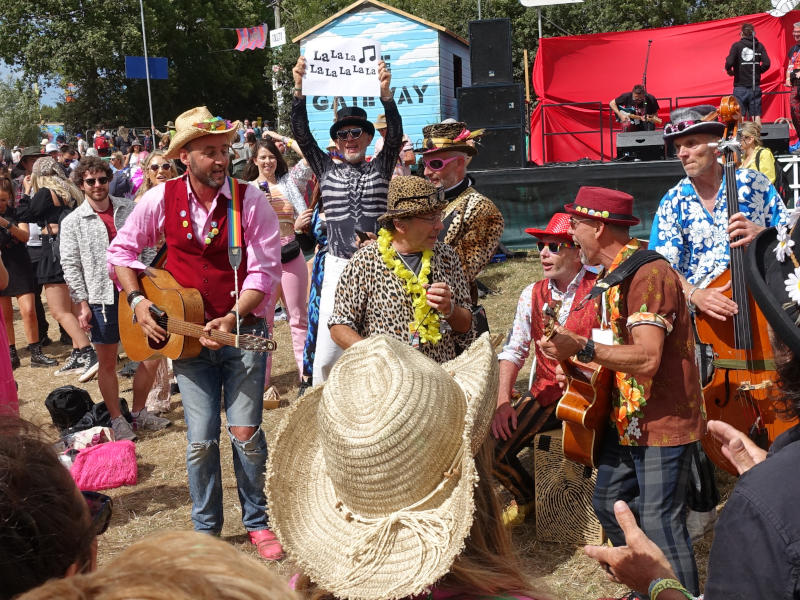 Glastonbury 2022. Cуббота. Outside Circus Stage